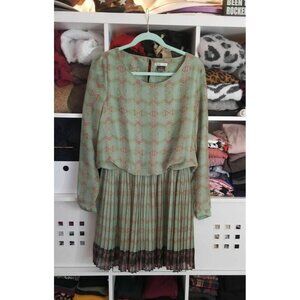 Lavand sleeved pleated dress